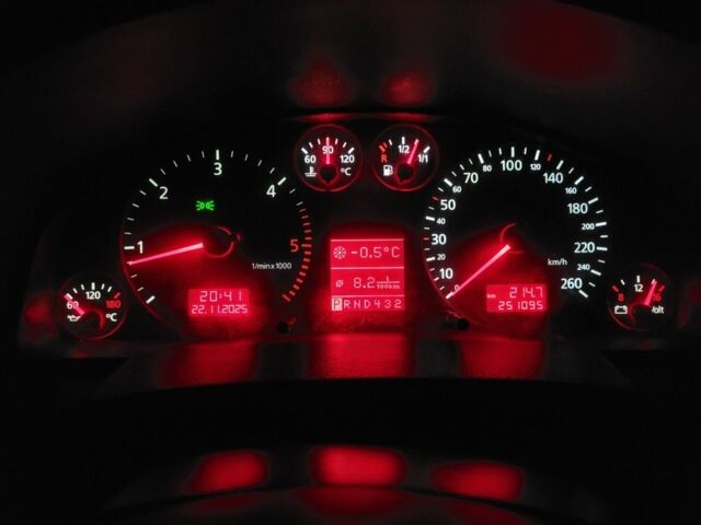 Черный Ауди А6, объемом двигателя 2.5 л и пробегом 251 тыс. км за 3499 $, фото 7 на Automoto.ua