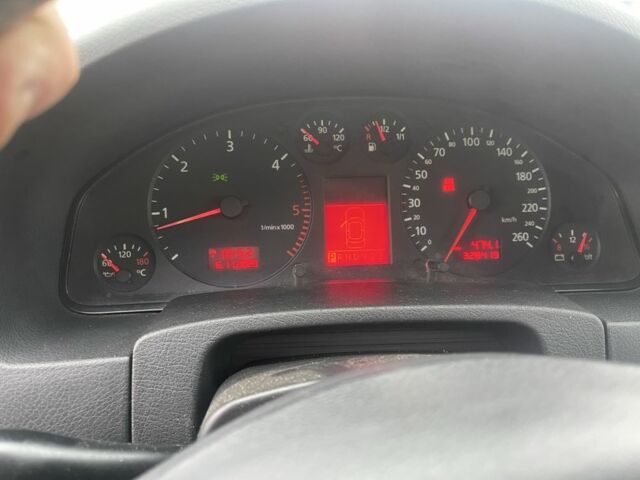 Черный Ауди А6, объемом двигателя 2.5 л и пробегом 330 тыс. км за 4500 $, фото 6 на Automoto.ua