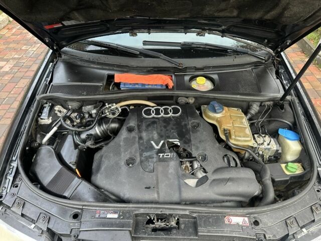 Черный Ауди А6, объемом двигателя 2.5 л и пробегом 300 тыс. км за 1500 $, фото 4 на Automoto.ua