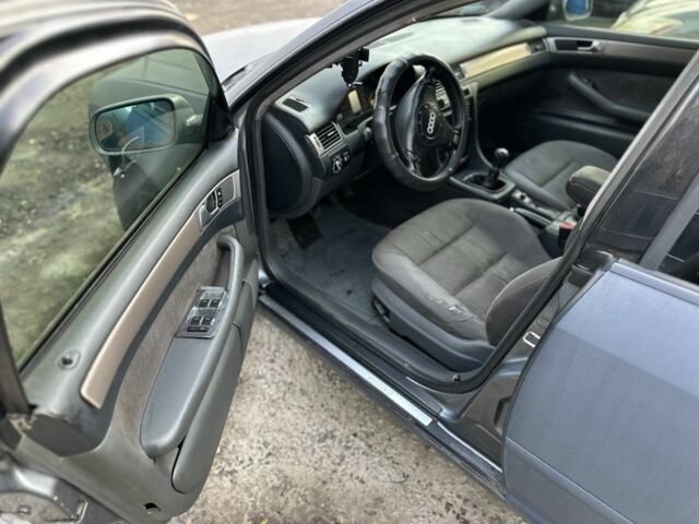 Черный Ауди А6, объемом двигателя 2.5 л и пробегом 460 тыс. км за 1000 $, фото 11 на Automoto.ua