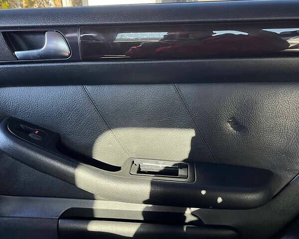 Черный Ауди А6, объемом двигателя 2.5 л и пробегом 268 тыс. км за 4000 $, фото 12 на Automoto.ua