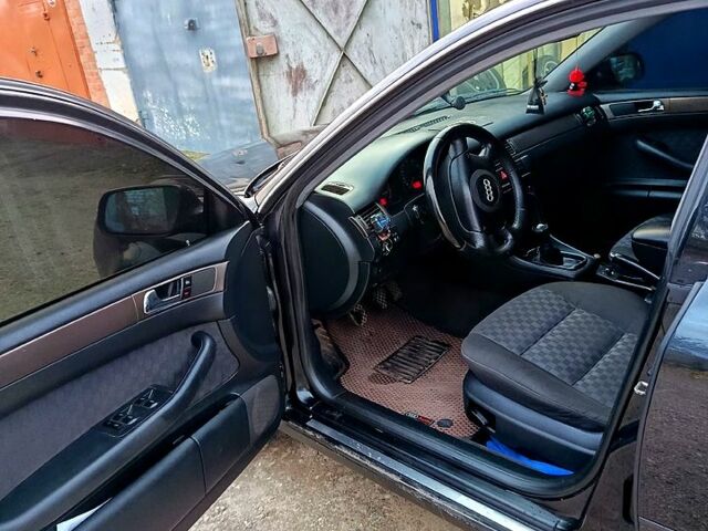 Чорний Ауді А6, об'ємом двигуна 1.8 л та пробігом 240 тис. км за 3750 $, фото 6 на Automoto.ua