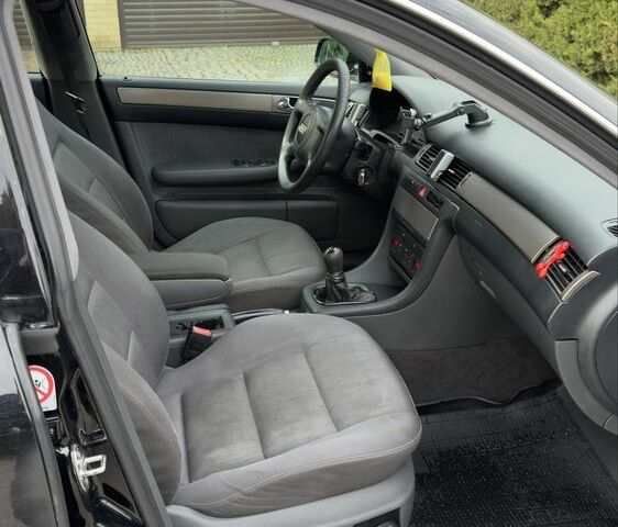 Черный Ауди А6, объемом двигателя 1.8 л и пробегом 300 тыс. км за 1750 $, фото 8 на Automoto.ua