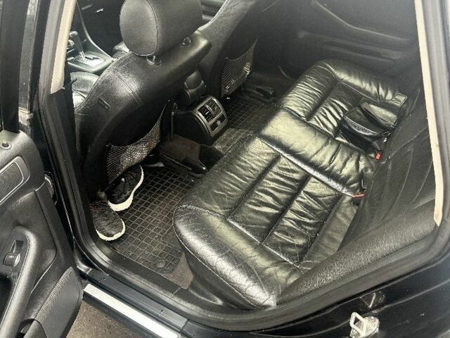 Черный Ауди А6, объемом двигателя 2.5 л и пробегом 400 тыс. км за 4000 $, фото 8 на Automoto.ua