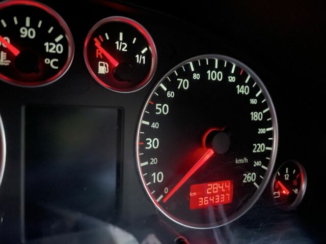 Черный Ауди А6, объемом двигателя 2.5 л и пробегом 364 тыс. км за 3000 $, фото 12 на Automoto.ua