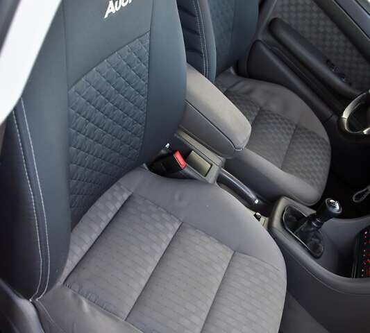 Черный Ауди А6, объемом двигателя 2.5 л и пробегом 290 тыс. км за 4800 $, фото 32 на Automoto.ua