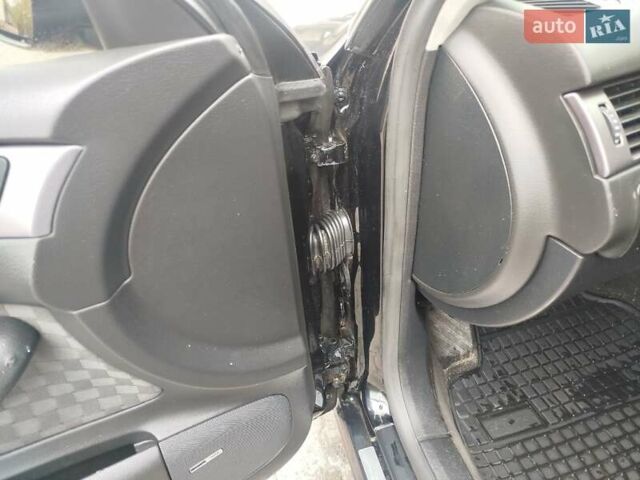 Ауді А6 2004 у Луцьку на Automoto.ua Чорний Ауді А6, об'ємом двигуна 2.5 л та пробігом 402 тис. км за 4800 $, фото 12 на Automoto.ua