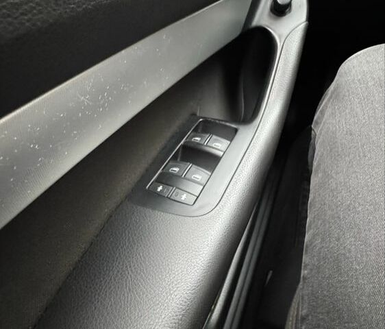 Черный Ауди А6, объемом двигателя 2 л и пробегом 256 тыс. км за 8500 $, фото 9 на Automoto.ua