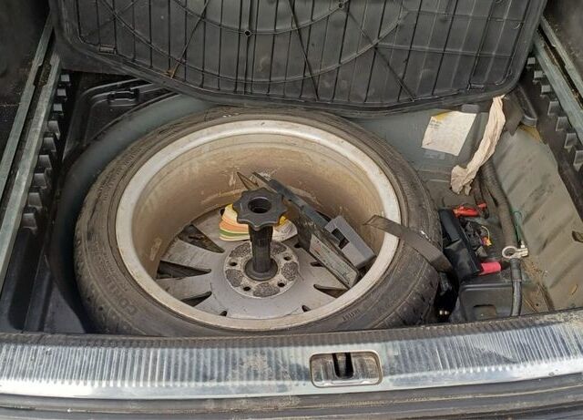 Черный Ауди А6, объемом двигателя 3 л и пробегом 280 тыс. км за 1750 $, фото 6 на Automoto.ua