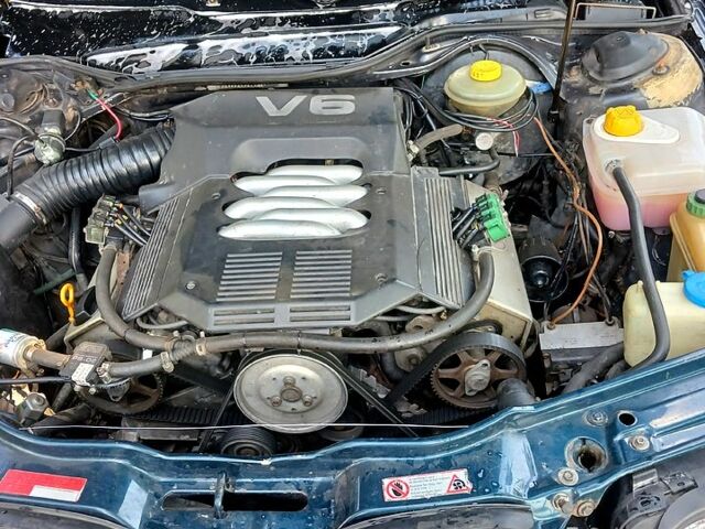 Фиолетовый Ауди А6, объемом двигателя 2.6 л и пробегом 325 тыс. км за 1620 $, фото 4 на Automoto.ua