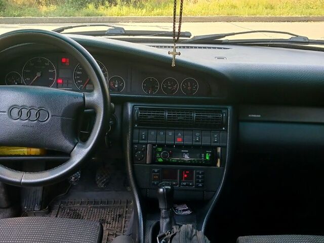 Фиолетовый Ауди А6, объемом двигателя 2.6 л и пробегом 325 тыс. км за 1620 $, фото 3 на Automoto.ua