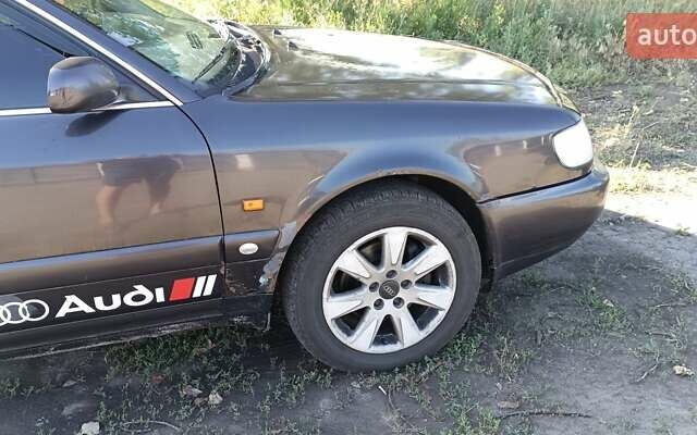 Фиолетовый Ауди А6, объемом двигателя 2.8 л и пробегом 372 тыс. км за 2600 $, фото 6 на Automoto.ua