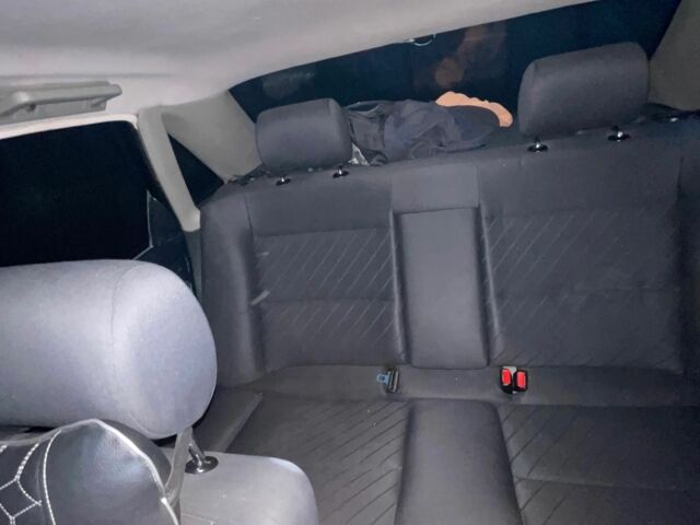 Фиолетовый Ауди А6, объемом двигателя 2.5 л и пробегом 396 тыс. км за 2800 $, фото 7 на Automoto.ua