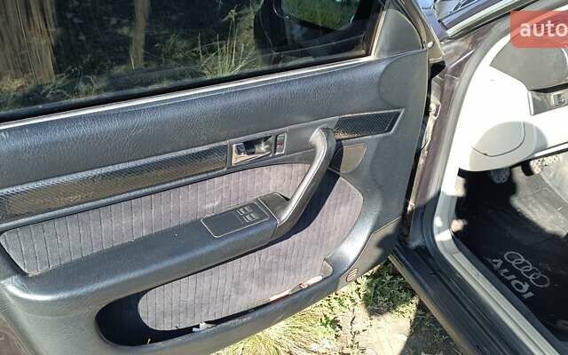 Фиолетовый Ауди А6, объемом двигателя 2.8 л и пробегом 372 тыс. км за 2600 $, фото 4 на Automoto.ua