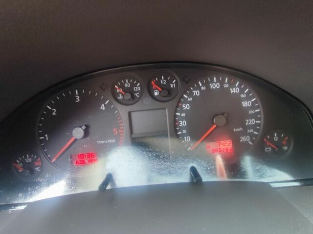 Фиолетовый Ауди А6, объемом двигателя 2 л и пробегом 370 тыс. км за 3500 $, фото 10 на Automoto.ua