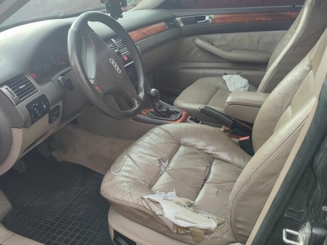 Фиолетовый Ауди А6, объемом двигателя 2 л и пробегом 370 тыс. км за 3500 $, фото 7 на Automoto.ua