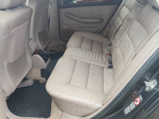 Фиолетовый Ауди А6, объемом двигателя 2 л и пробегом 370 тыс. км за 3500 $, фото 5 на Automoto.ua