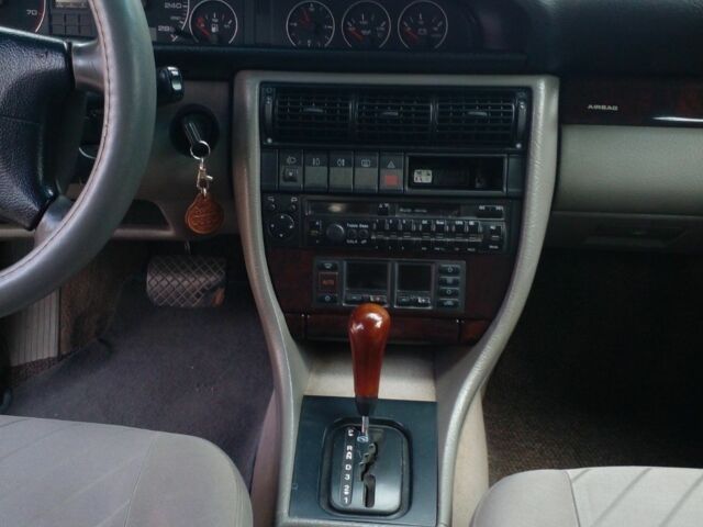 Коричневый Ауди А6, объемом двигателя 2.6 л и пробегом 300 тыс. км за 3950 $, фото 4 на Automoto.ua