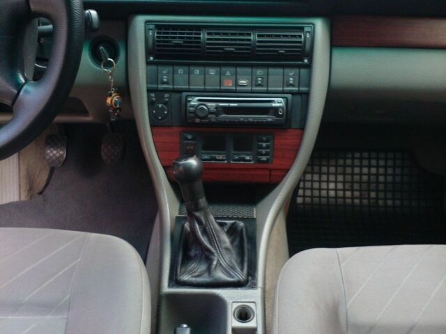 Коричневый Ауди А6, объемом двигателя 2.6 л и пробегом 300 тыс. км за 3950 $, фото 9 на Automoto.ua