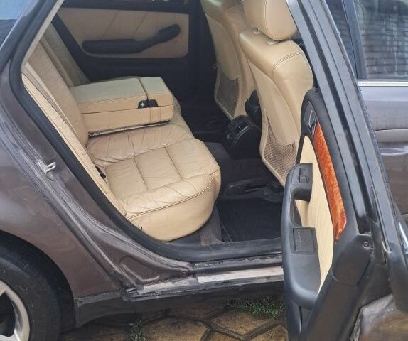 Коричневый Ауди А6, объемом двигателя 0 л и пробегом 300 тыс. км за 3500 $, фото 7 на Automoto.ua