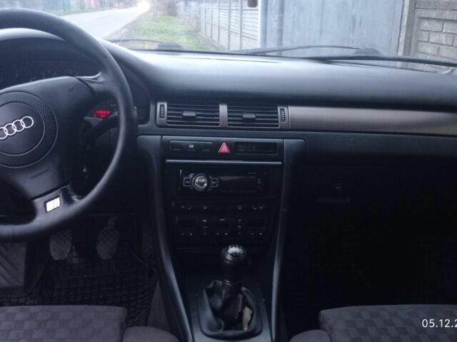 Красный Ауди А6, объемом двигателя 2.5 л и пробегом 300 тыс. км за 3088 $, фото 3 на Automoto.ua