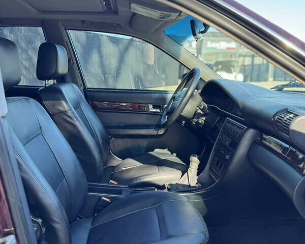 Ауді А6 1996 у Чернівцях на Automoto.ua Червоний Ауді А6, об'ємом двигуна 2.6 л та пробігом 366 тис. км за 2000 $, фото 13 на Automoto.ua