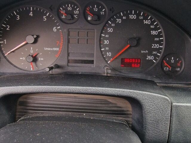 Красный Ауди А6, объемом двигателя 1.8 л и пробегом 361 тыс. км за 3900 $, фото 14 на Automoto.ua