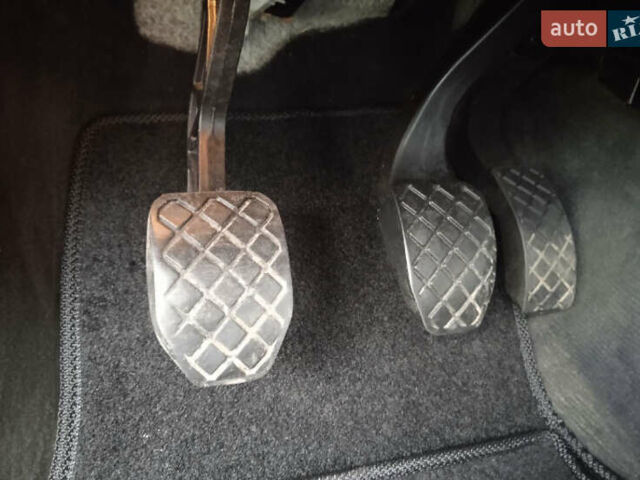 Красный Ауди А6, объемом двигателя 1.8 л и пробегом 199 тыс. км за 5800 $, фото 16 на Automoto.ua