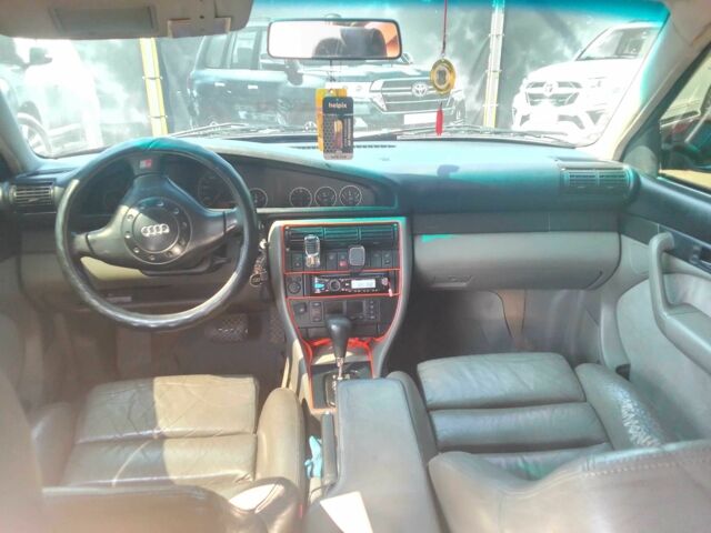 Красный Ауди А6, объемом двигателя 2.6 л и пробегом 392 тыс. км за 3000 $, фото 8 на Automoto.ua