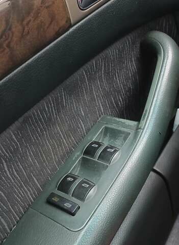 Красный Ауди А6, объемом двигателя 1.8 л и пробегом 282 тыс. км за 3300 $, фото 21 на Automoto.ua