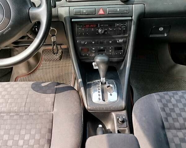 Красный Ауди А6, объемом двигателя 2.5 л и пробегом 298 тыс. км за 4900 $, фото 7 на Automoto.ua