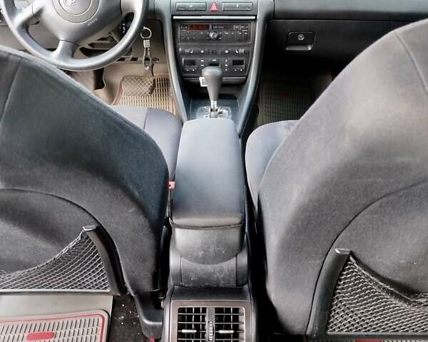 Красный Ауди А6, объемом двигателя 2.5 л и пробегом 298 тыс. км за 4900 $, фото 9 на Automoto.ua