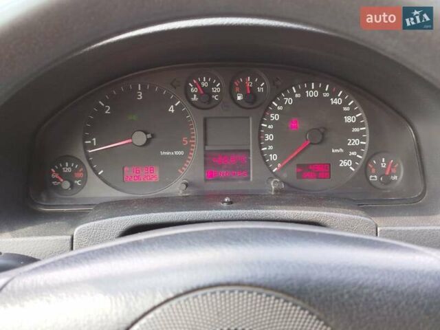 Красный Ауди А6, объемом двигателя 2.5 л и пробегом 298 тыс. км за 4900 $, фото 12 на Automoto.ua