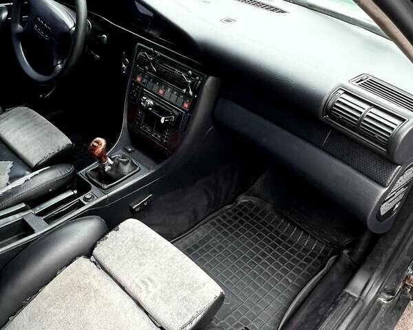 Ауди А6, объемом двигателя 2.6 л и пробегом 300 тыс. км за 3200 $, фото 12 на Automoto.ua