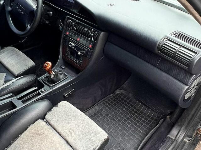 Ауди А6, объемом двигателя 2.6 л и пробегом 300 тыс. км за 3200 $, фото 12 на Automoto.ua