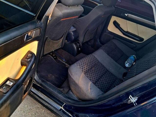 Ауди А6, объемом двигателя 1.9 л и пробегом 350 тыс. км за 1900 $, фото 5 на Automoto.ua