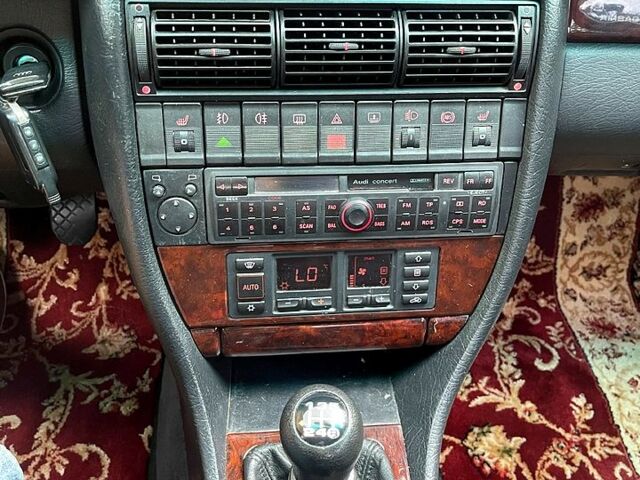 Серый Ауди А6, объемом двигателя 2.6 л и пробегом 312 тыс. км за 3400 $, фото 4 на Automoto.ua