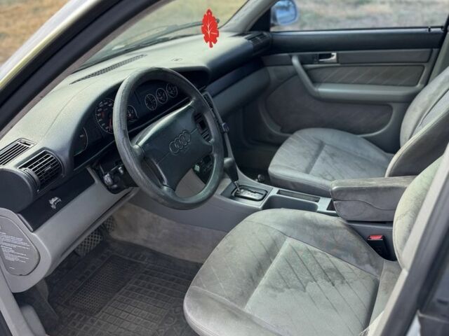 Серый Ауди А6, объемом двигателя 2.6 л и пробегом 380 тыс. км за 2500 $, фото 16 на Automoto.ua