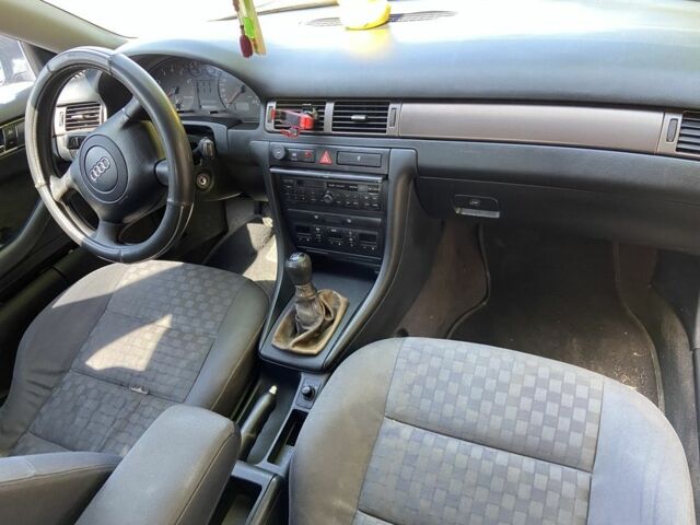 Сірий Ауді А6, об'ємом двигуна 2.4 л та пробігом 300 тис. км за 2899 $, фото 5 на Automoto.ua