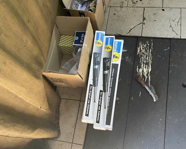 Серый Ауди А6, объемом двигателя 1.9 л и пробегом 420 тыс. км за 5000 $, фото 24 на Automoto.ua