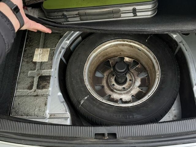 Серый Ауди А6, объемом двигателя 2.4 л и пробегом 1000 тыс. км за 3700 $, фото 11 на Automoto.ua