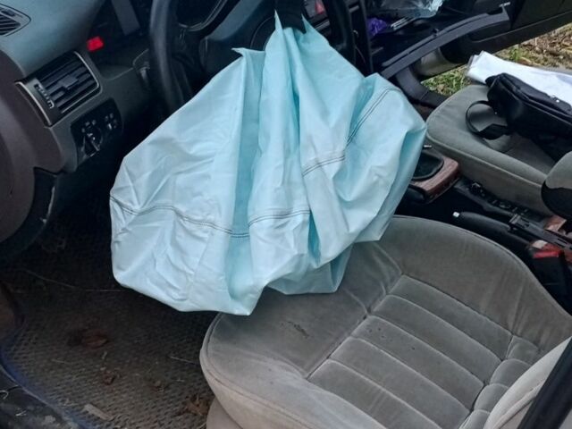 Серый Ауди А6, объемом двигателя 2.8 л и пробегом 380 тыс. км за 1500 $, фото 3 на Automoto.ua