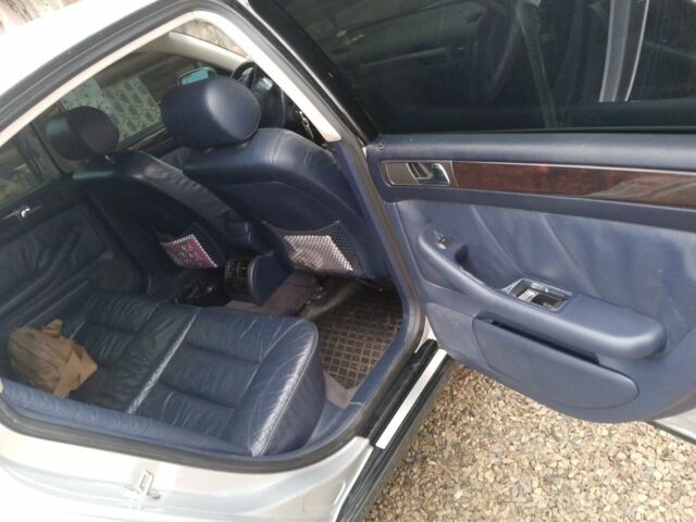 Серый Ауди А6, объемом двигателя 2.5 л и пробегом 385 тыс. км за 3850 $, фото 7 на Automoto.ua