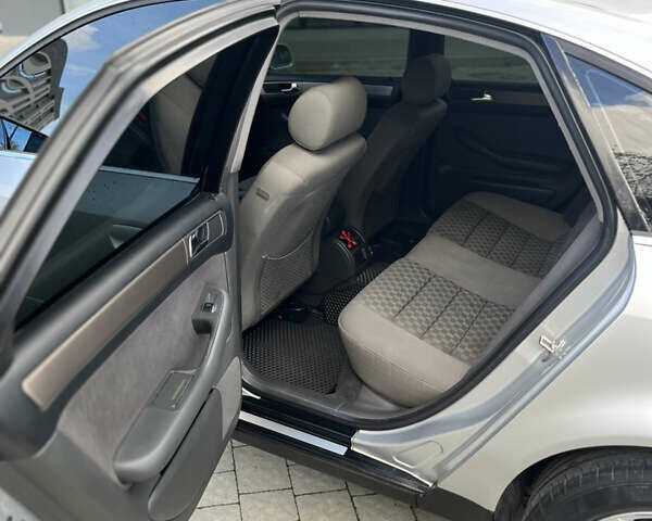 Сірий Ауді А6, об'ємом двигуна 2.5 л та пробігом 305 тис. км за 5350 $, фото 11 на Automoto.ua