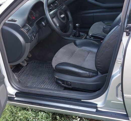 Серый Ауди А6, объемом двигателя 1.8 л и пробегом 425 тыс. км за 3743 $, фото 5 на Automoto.ua