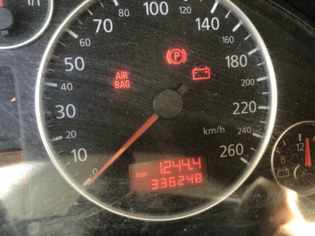 Сірий Ауді А6, об'ємом двигуна 2 л та пробігом 336 тис. км за 1909 $, фото 4 на Automoto.ua