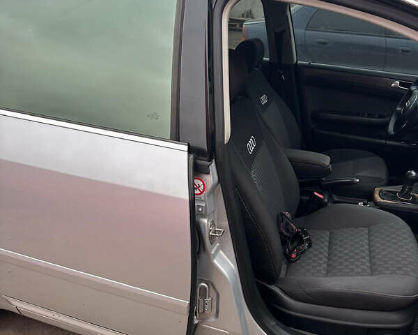 Сірий Ауді А6, об'ємом двигуна 2.5 л та пробігом 303 тис. км за 4700 $, фото 3 на Automoto.ua