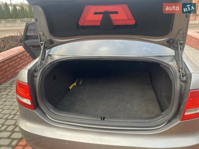 Серый Ауди А6, объемом двигателя 3.2 л и пробегом 215 тыс. км за 9000 $, фото 12 на Automoto.ua