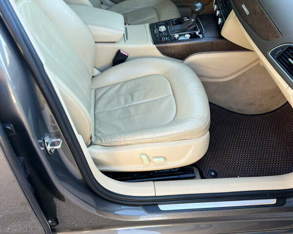 Сірий Ауді А6, об'ємом двигуна 3 л та пробігом 198 тис. км за 10999 $, фото 17 на Automoto.ua