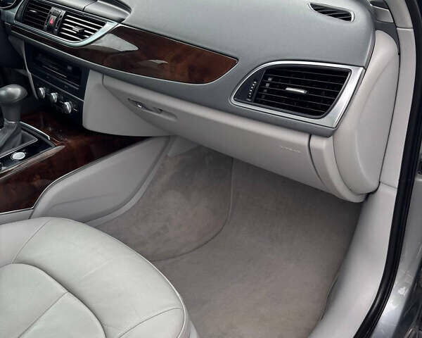 Сірий Ауді А6, об'ємом двигуна 1.98 л та пробігом 198 тис. км за 12000 $, фото 10 на Automoto.ua